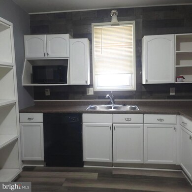 219 Warren St, Gloucester City, NJ 08030 - photo 4