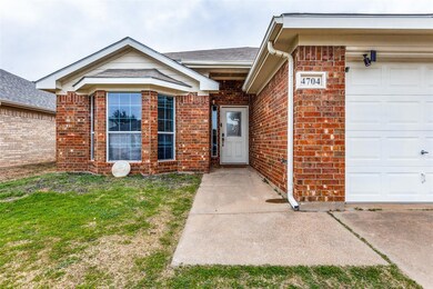 4704 Topaz Ln, Granbury, TX 76049 - photo 2