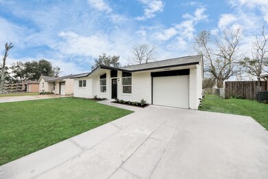 15402 Corsair Rd, Houston, TX 77053 - photo 2