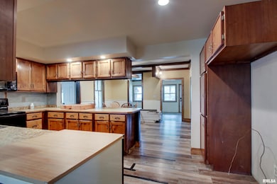 529 N Monroe St, Pittsfield, IL 62363 - photo 6