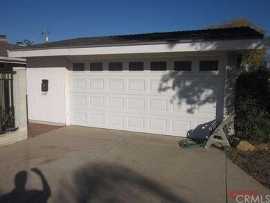 The detached 2 car garage