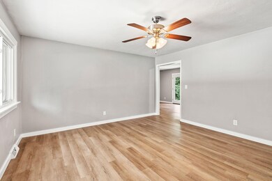 5-web-or-mls-2930 E Southeast Circle, Sp