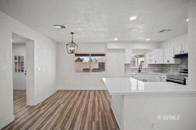 Dining/Kitchen