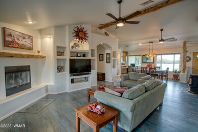Living Room & FP