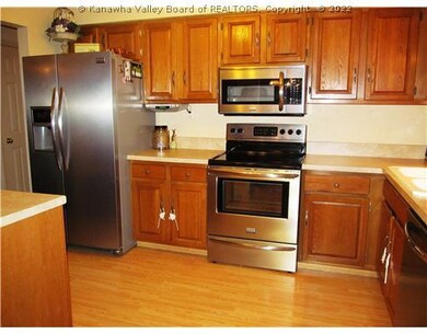 133 Timberlake Cir, Scott Depot, WV 25560 - photo 4