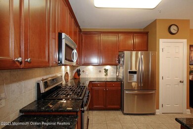 Stainless Appliances & Pantry Closet
