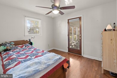 569 Shipley Rd, Linthicum Heights, MD 21090 - photo 7