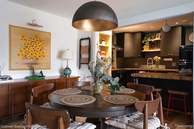 Dining Room to kitchen