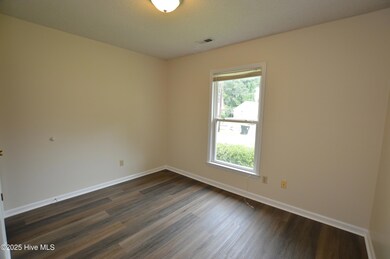 137 Windsor Ct, Jacksonville, NC 28546 - photo 7