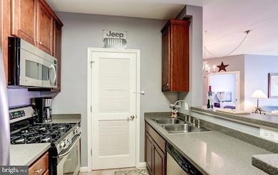 21228 Mcfadden Square unit 211, Sterling, VA 20165 - photo 5