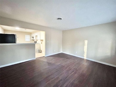 6450 Raymond Dr, Union City, GA 30291 - photo 2