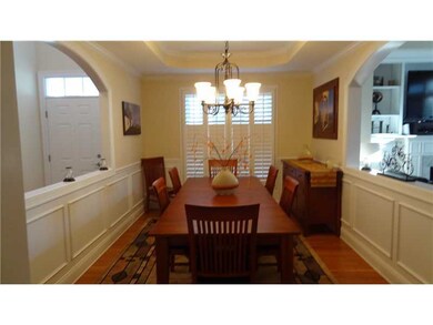 Dining Room. Elegant and open dining room with tra