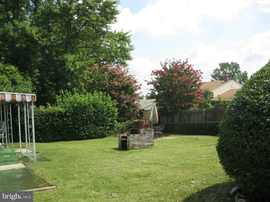 6109 Sargent Rd, Hyattsville, MD 20782 - photo 4