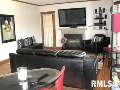 1026 W Lombard St, Davenport, IA 52804 - photo 5