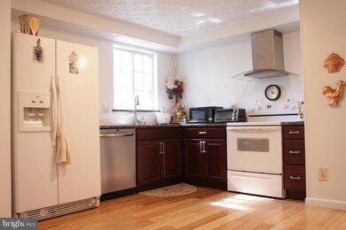 9106 Hunting Pines Place, Fairfax, VA 22032 - photo 6