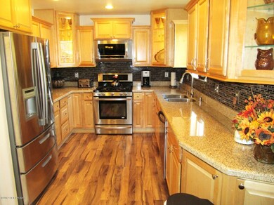 Exquisite New kitchen!!