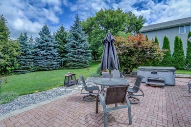 1275 Kerry Dr, Sun Prairie, WI 53590 - photo 4