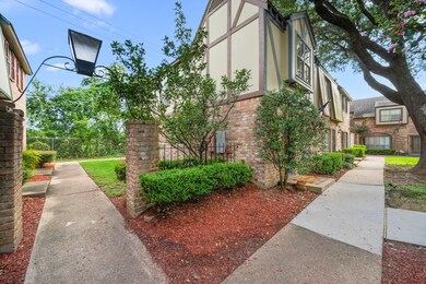 14703 Barryknoll Ln unit 26, Houston, TX 77079 - photo 2