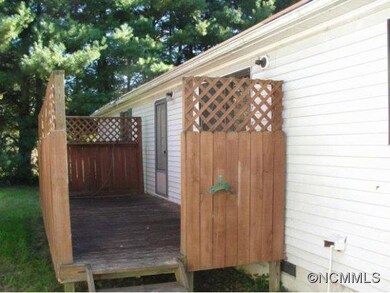 518 Carolina Cir, Hendersonville, NC 28792 - photo 2