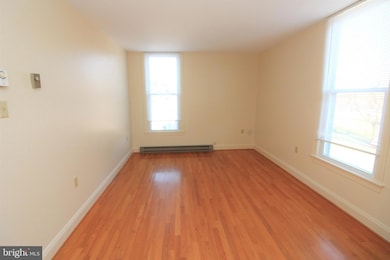 303 Shenandoah Ave unit 4, Edinburg, VA 22824 - photo 2