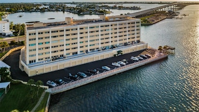 Harbour Club on the Bay with Guest Parking