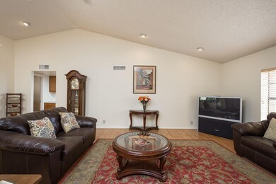 004_Living Room