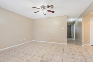 1202 Vinyard A - living room