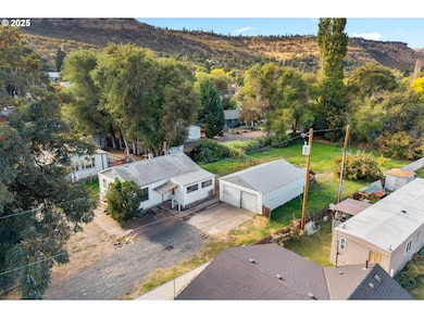 921 Verdant St, the Dalles, OR 97058 - photo 2