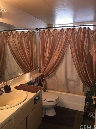 785 W Palm St, Compton, CA 90220 - photo 7