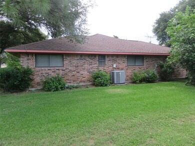 211 S 8th St, Beasley, TX 77417 - photo 3