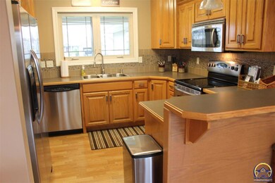 3605 SW Palmer Ct, Topeka, KS 66610 - photo 2