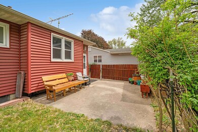 1645 Longfellow Ave, Waterloo, IA 50703 - photo 5