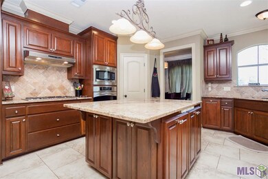 Slab granite counters, stainless appliances, gas c