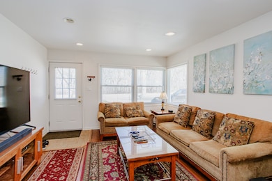 2009 Dundee Rd, Northbrook, IL 60062 - photo 2