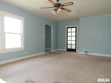 2011 W 6th St, Davenport, IA 52802 - photo 3