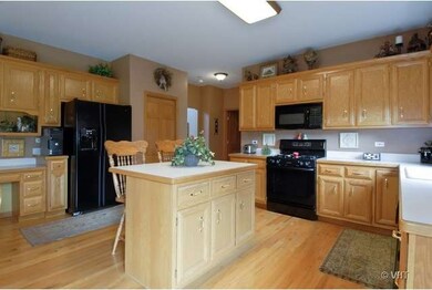 529 Finley Ct, Batavia, IL 60510 - photo 4