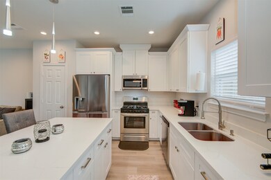 8402 James Franklin St, Houston, TX 77088 - photo 5
