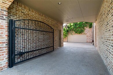 Gated electric porte-cochere leading to 3-car gara