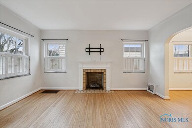 916 W Gramercy Ave, Toledo, OH 43612 - photo 5