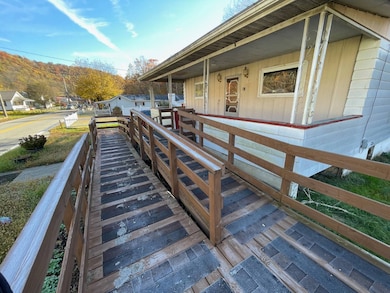 394 Campbells Creek Dr, Charleston, WV 25306 - photo 5