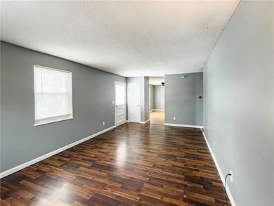 914 W Elizabeth St, Paris, IL 61944 - photo 3