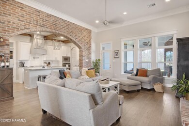 407 Dunvegan Ct-4