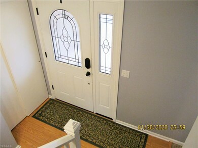 Nice foyer entry with coat closet