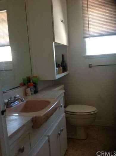 Full bath upstairs