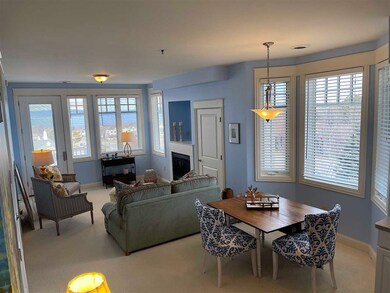 Bright Corner, Open Living Space