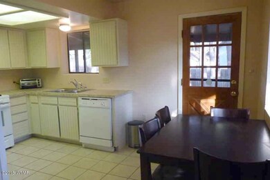 Kitchen / Dining Combo