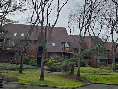 570 Sanderling Ct unit 570, Secaucus, NJ 07094 - photo 2