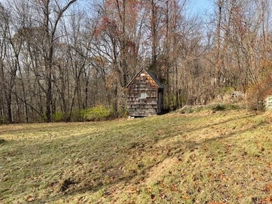 442 Henshaw St, Rochdale, MA 01542 - photo 3