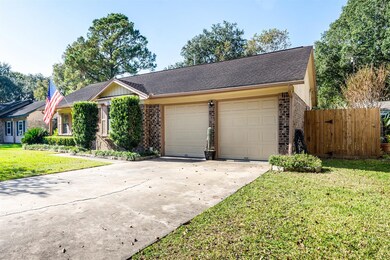 3718 Wilshire Dr, Alvin, TX 77511 - photo 2