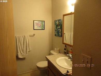 141 Fairacres Ln, Roseburg, OR 97470 - photo 6